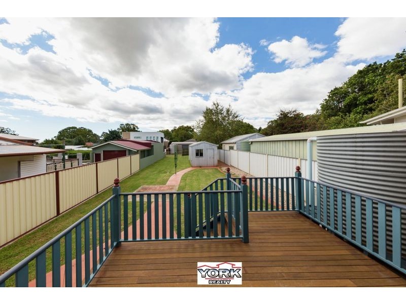3 Hawthorn Street, East Toowoomba QLD 4350