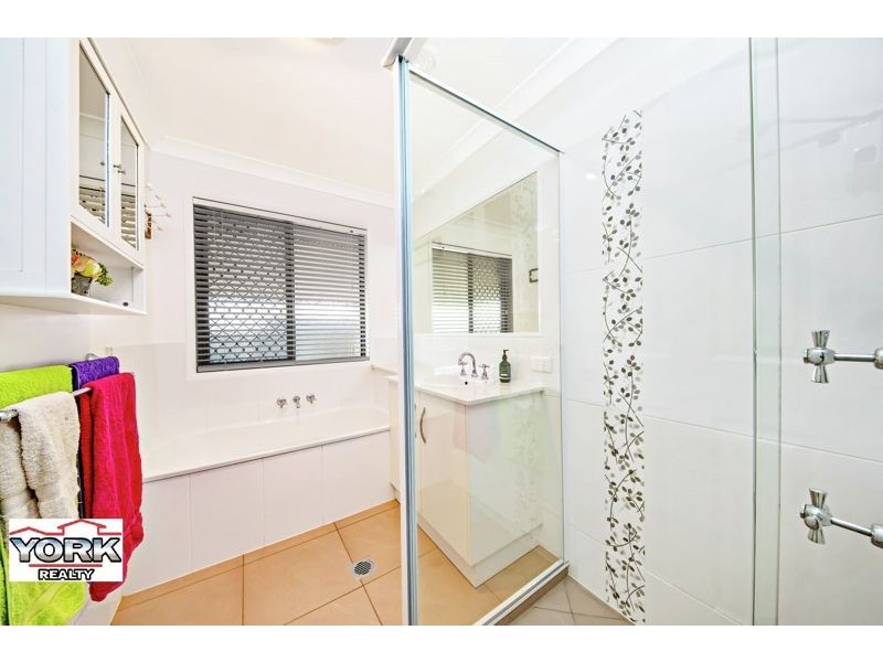 16 Sportsman Drive, Kleinton QLD 4352