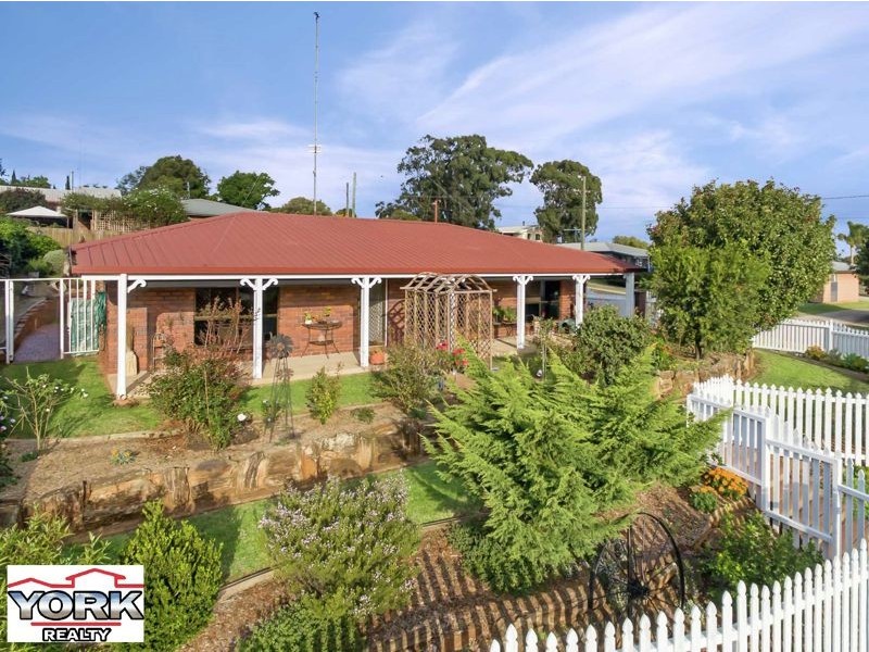 27 Blue Gum Drive, Newtown QLD 4350