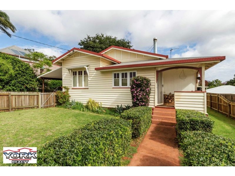 5 Llewellyn Street, Centenary Heights QLD 4350