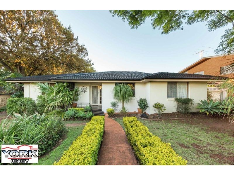 20 Schloss Street, Centenary Heights QLD 4350