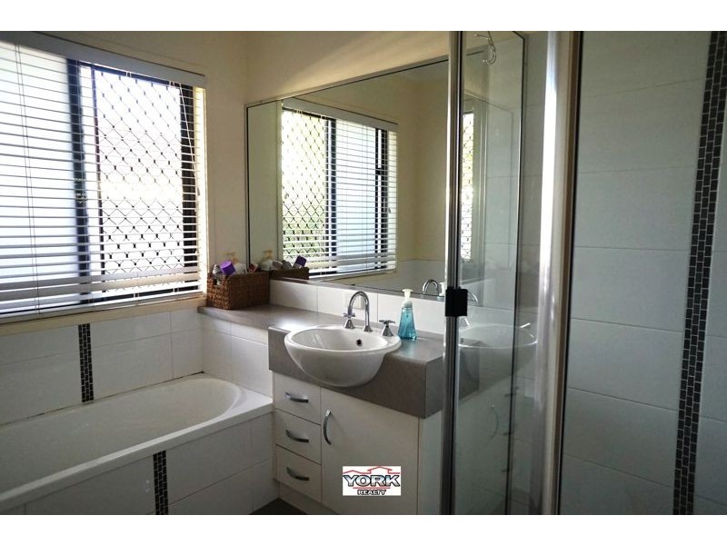 17 Joann Court, Oakey QLD 4401