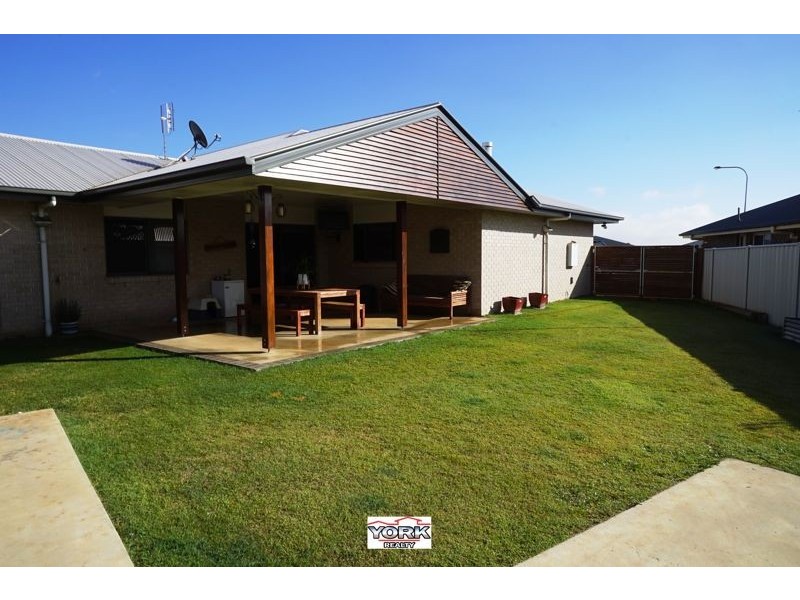 17 Joann Court, Oakey QLD 4401