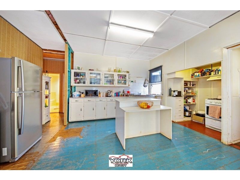 19 Holberton Street, Rockville QLD 4350