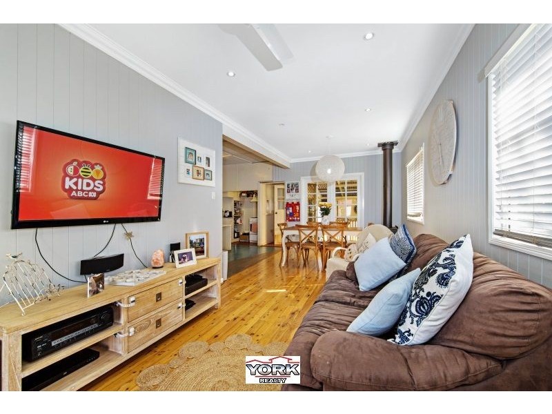 19 Holberton Street, Rockville QLD 4350