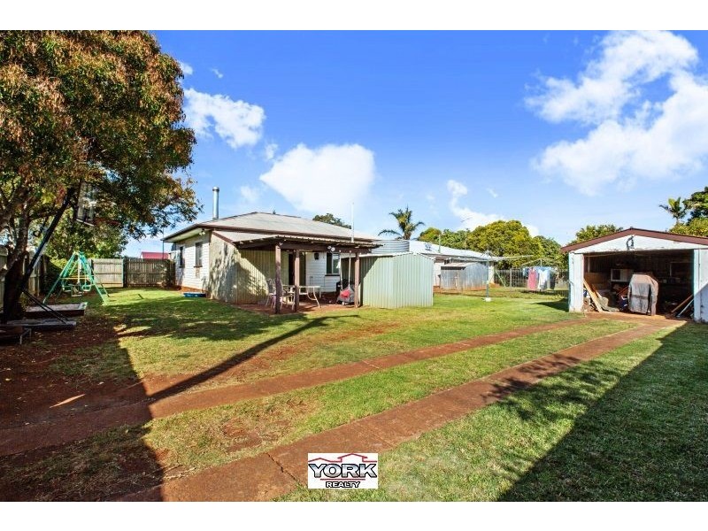 19 Holberton Street, Rockville QLD 4350