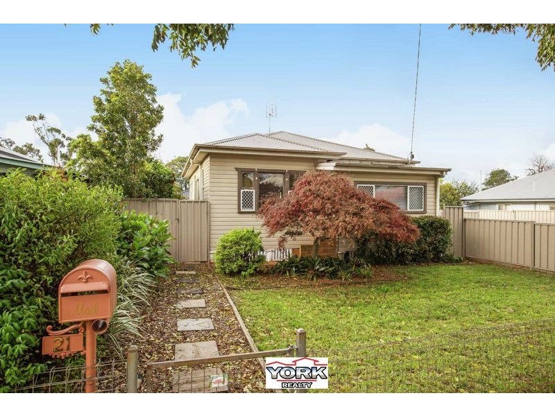 21 Warwick Street, Harristown QLD 4350