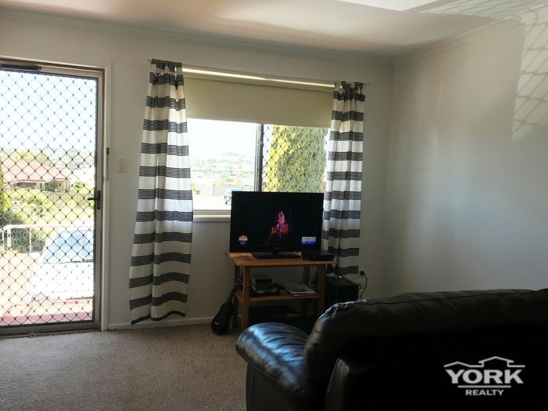1/9 Lovejoy Court, Kearneys Spring QLD 4350