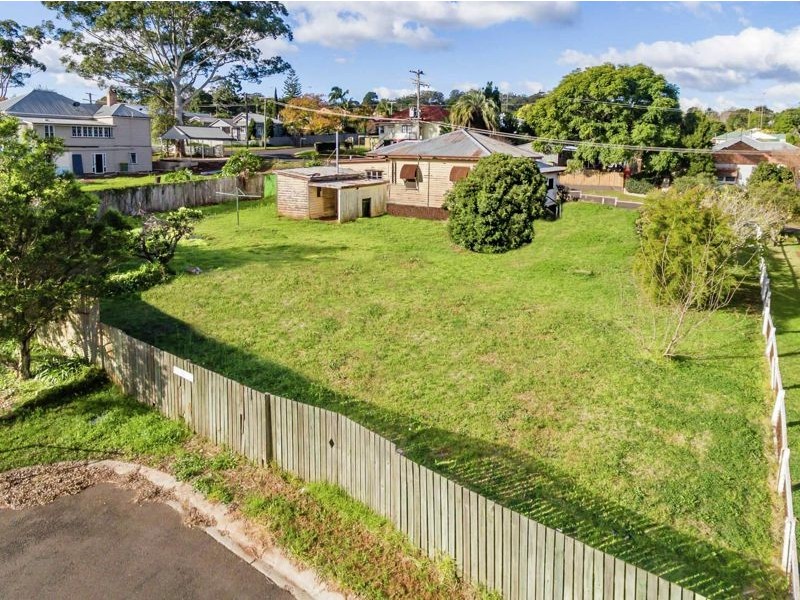 15 Wyndham Street, North Toowoomba QLD 4350