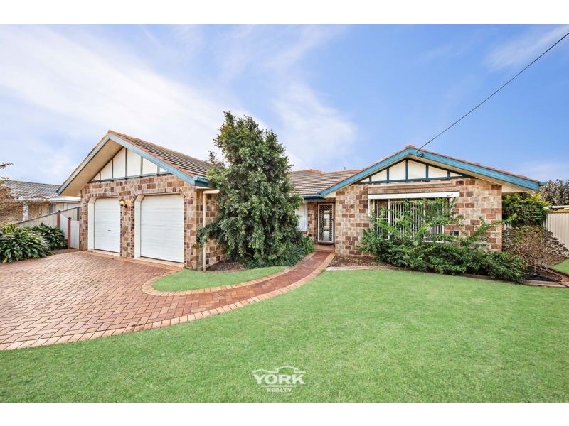 217 Nelson Street, Kearneys Spring QLD 4350