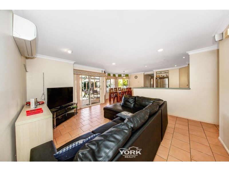 217 Nelson Street, Kearneys Spring QLD 4350