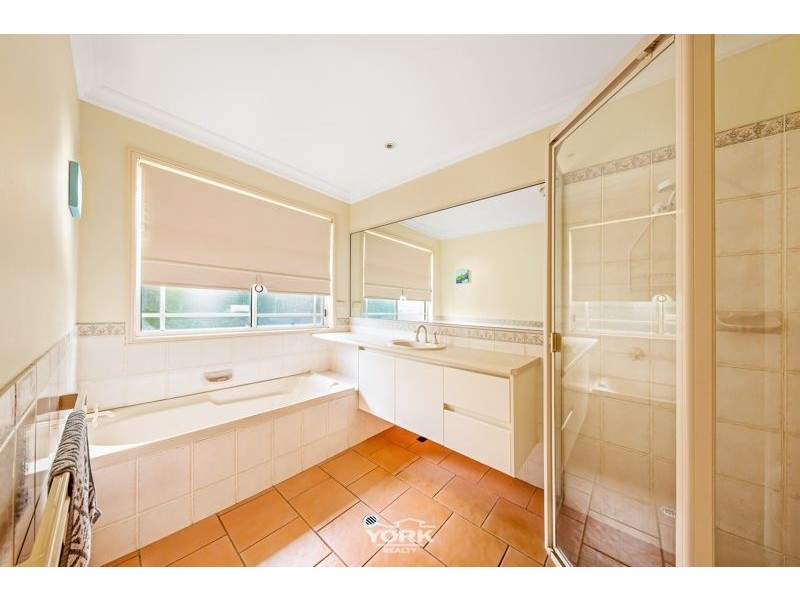 217 Nelson Street, Kearneys Spring QLD 4350