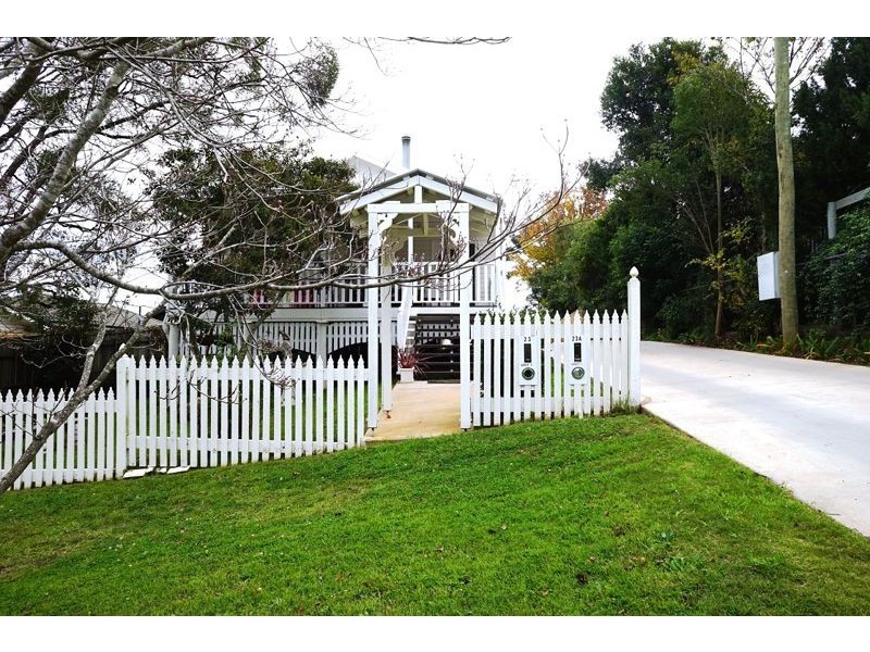 23 Glendower Street, Mount Lofty QLD 4350