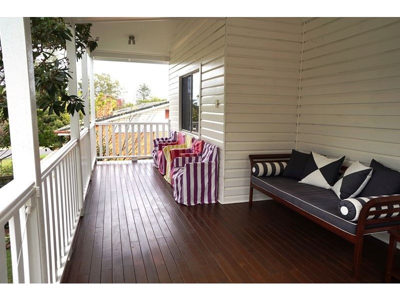 23 Glendower Street, Mount Lofty QLD 4350