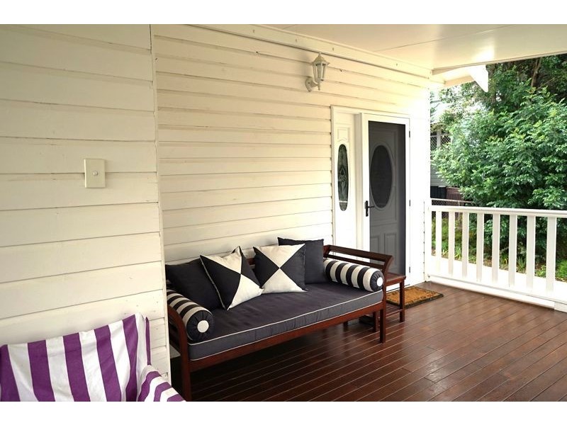 23 Glendower Street, Mount Lofty QLD 4350