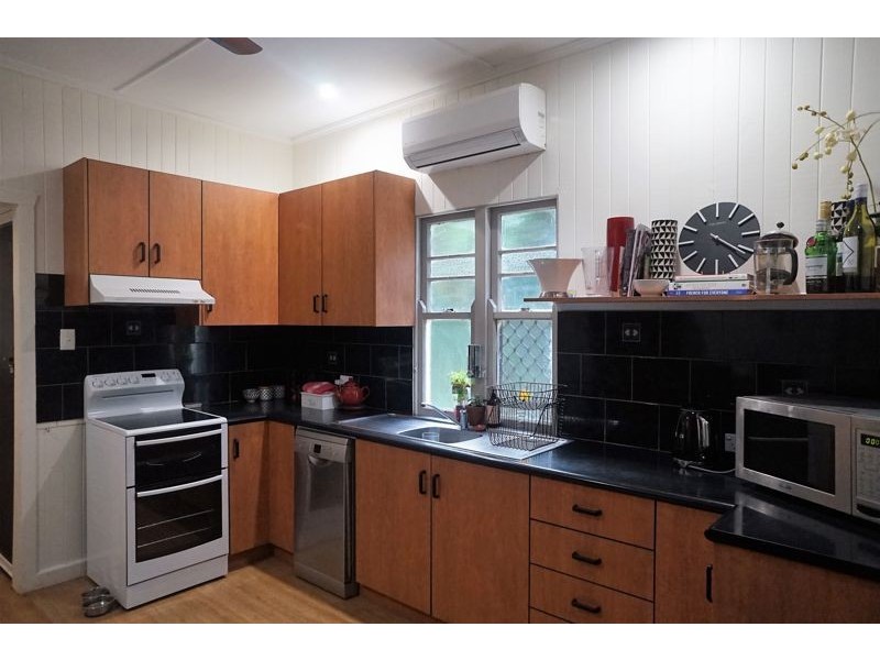 23 Glendower Street, Mount Lofty QLD 4350