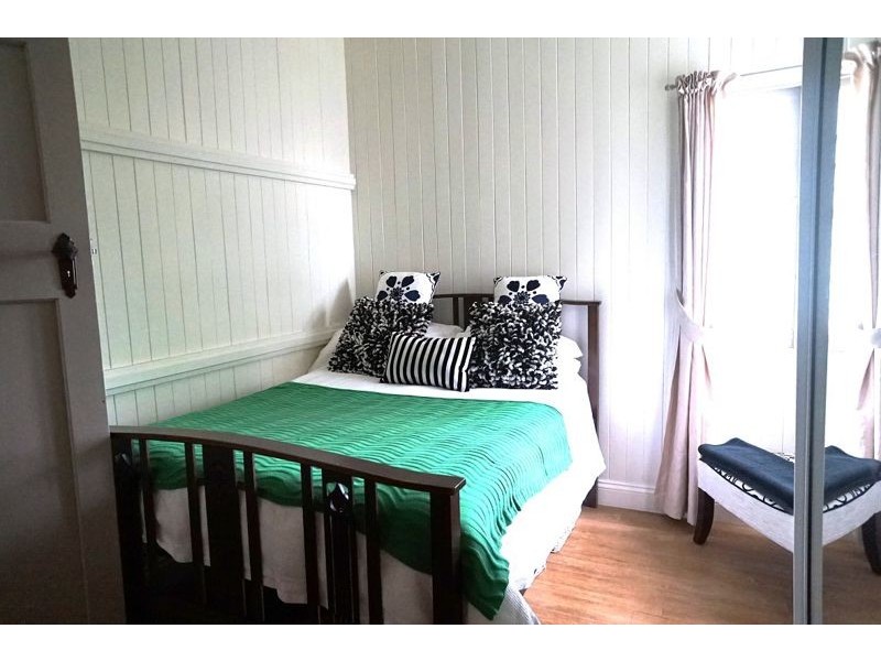 23 Glendower Street, Mount Lofty QLD 4350