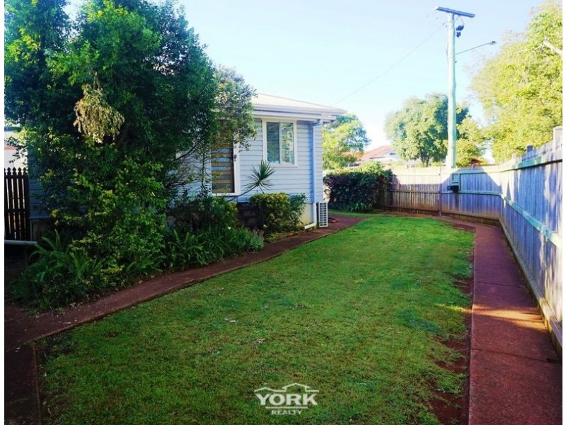 162 Ruthven Street, North Toowoomba QLD 4350