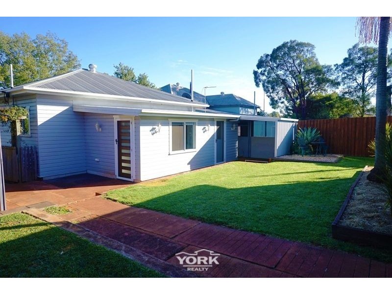 162 Ruthven Street, North Toowoomba QLD 4350