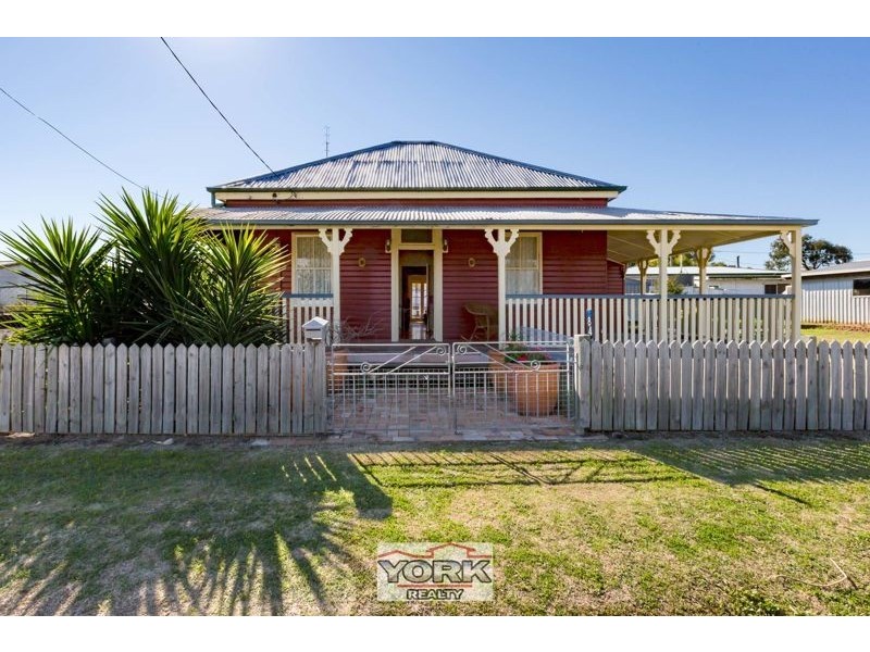 84 East Street, Clifton QLD 4361