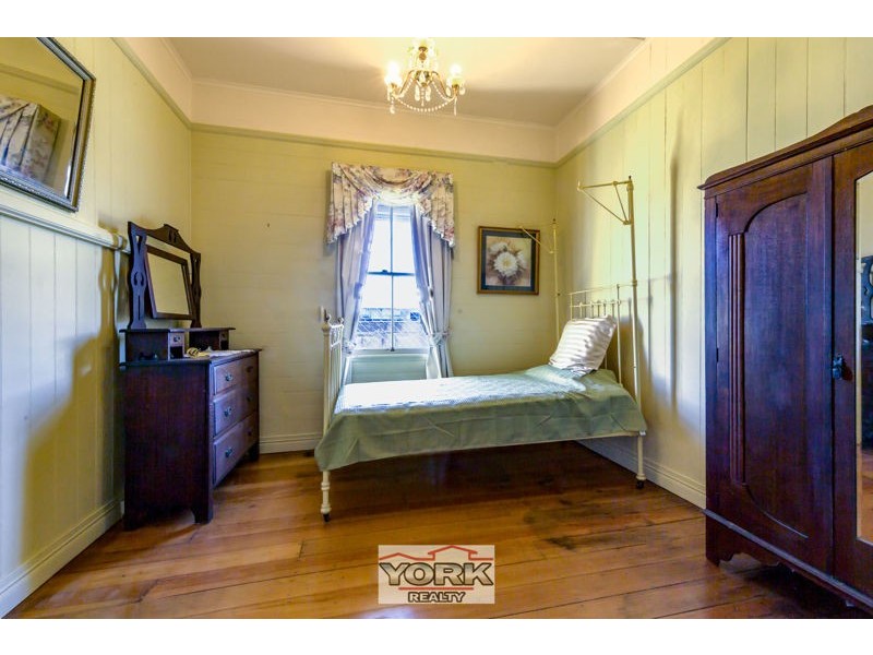 84 East Street, Clifton QLD 4361