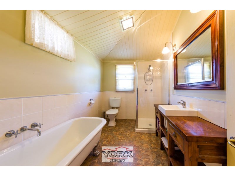 84 East Street, Clifton QLD 4361