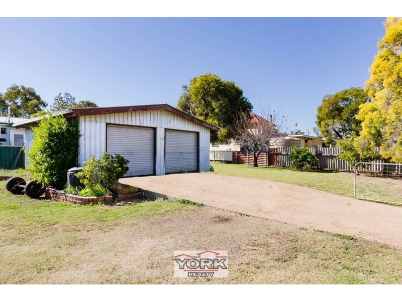 84 East Street, Clifton QLD 4361