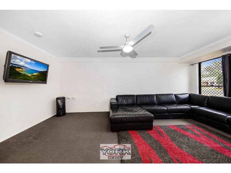 7 Shorelands Drive, Withcott QLD 4352