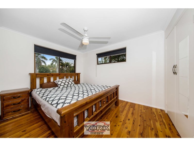 7 Shorelands Drive, Withcott QLD 4352