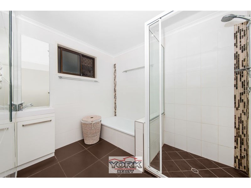 7 Shorelands Drive, Withcott QLD 4352