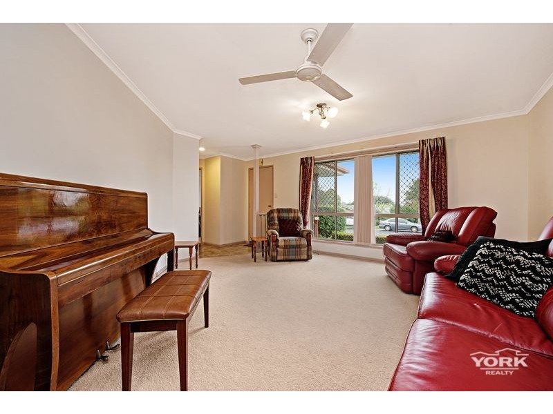 22 Bouganvillea Drive, Middle Ridge QLD 4350