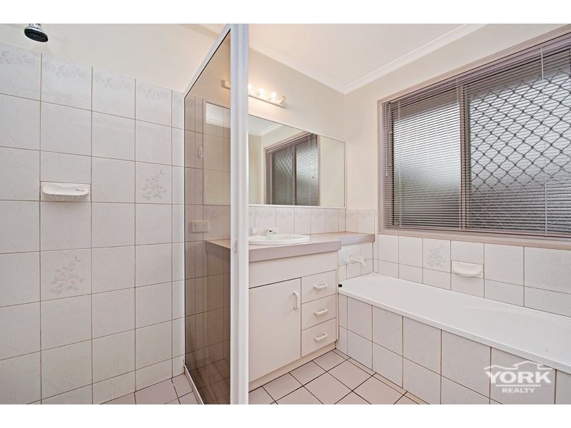 22 Bouganvillea Drive, Middle Ridge QLD 4350