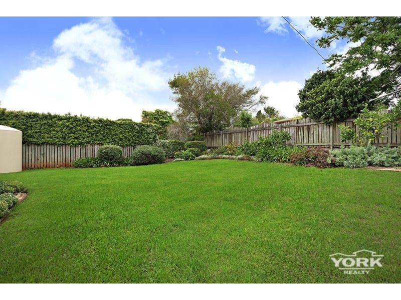 22 Bouganvillea Drive, Middle Ridge QLD 4350