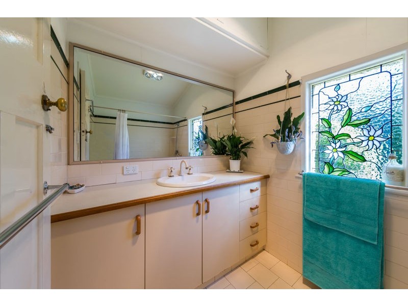 87 Bridge Street, Mount Lofty QLD 4350