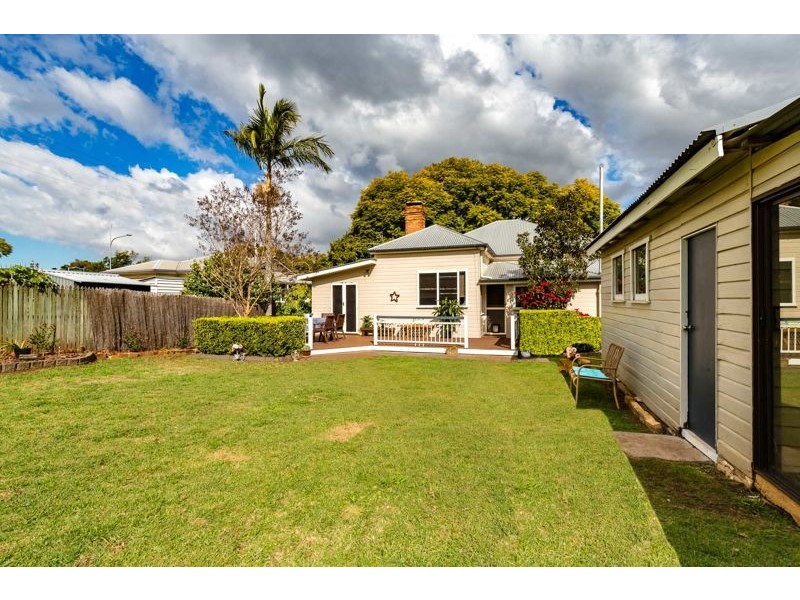 87 Bridge Street, Mount Lofty QLD 4350