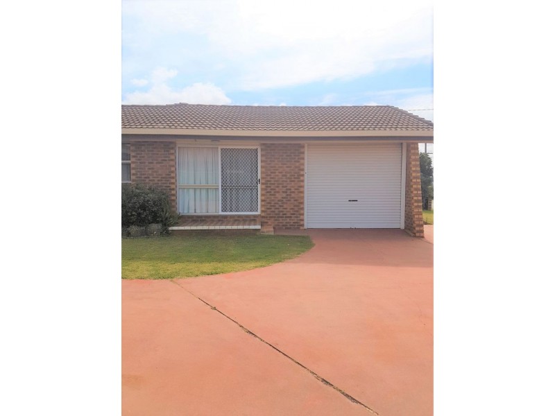 2/3 Erica Court, Wilsonton Heights QLD 4350