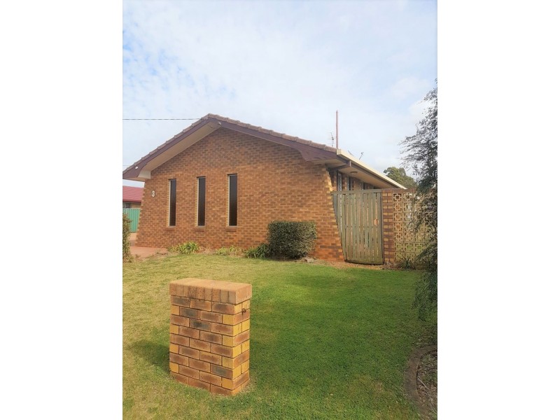 2/3 Erica Court, Wilsonton Heights QLD 4350