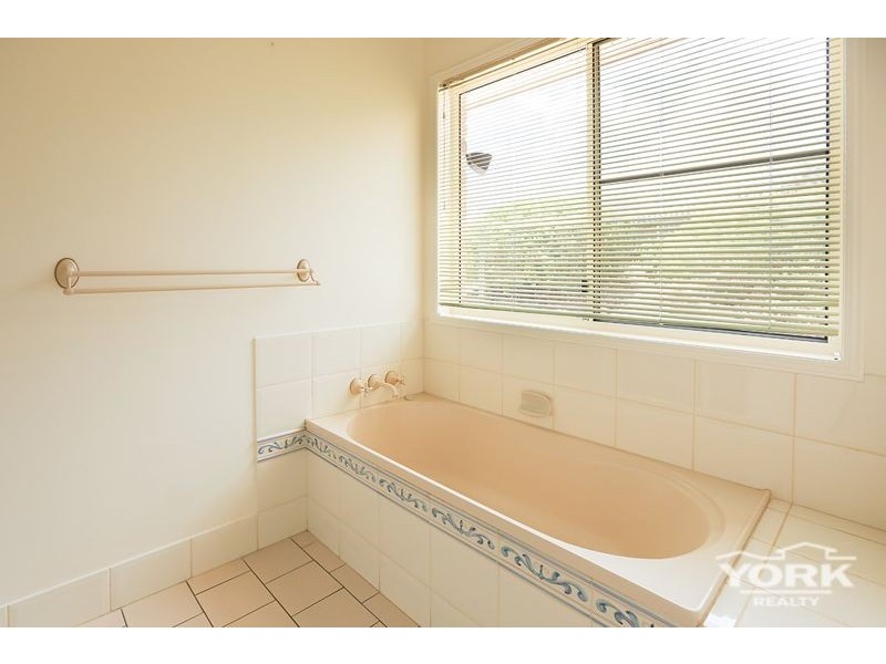 14 Scenic Court, Gowrie Junction QLD 4352