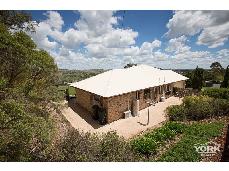 14 Scenic Court, Gowrie Junction QLD 4352
