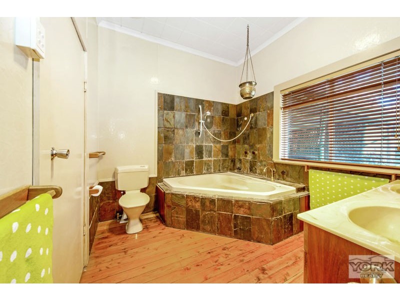 57 Penfolds Road, Murphys Creek QLD 4352