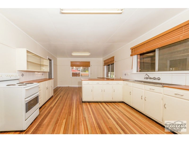 7 Berghofer Street, Rockville QLD 4350