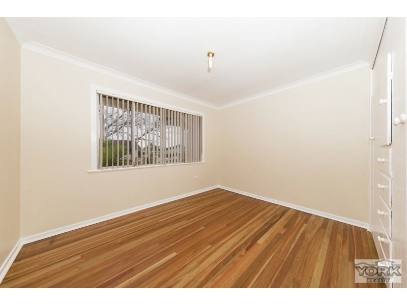 7 Berghofer Street, Rockville QLD 4350