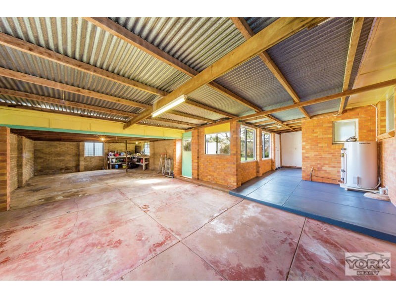 7 Berghofer Street, Rockville QLD 4350