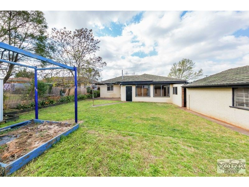 7 Berghofer Street, Rockville QLD 4350