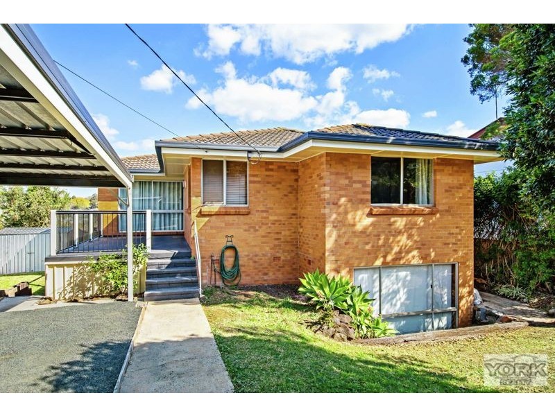 4 Simon Street, Rockville QLD 4350