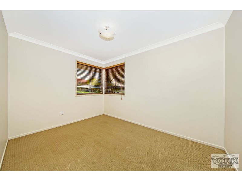 4 Simon Street, Rockville QLD 4350