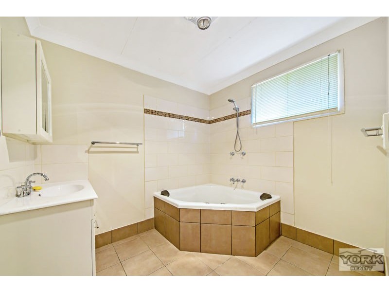 4 Simon Street, Rockville QLD 4350