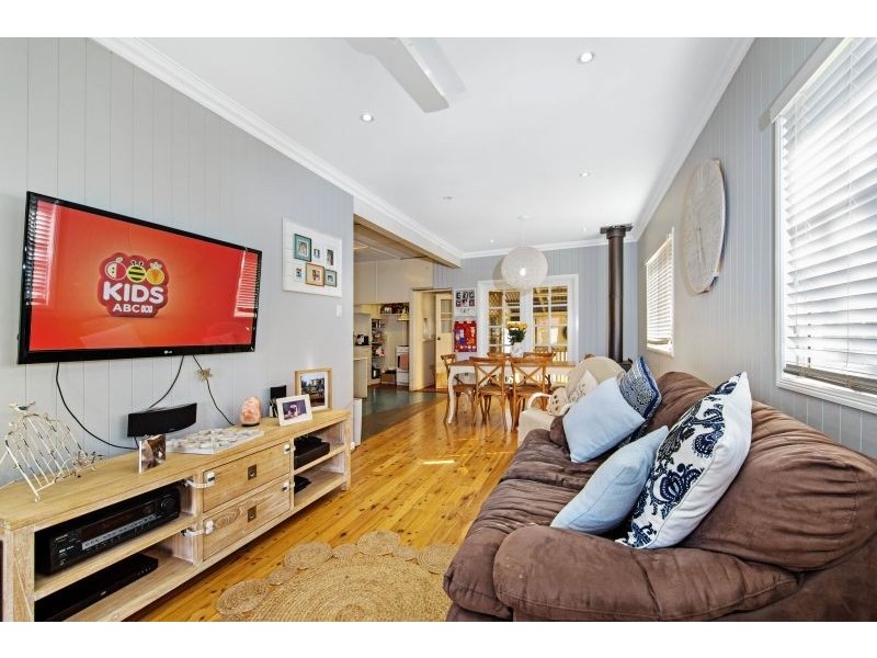 2a Welcombe Avenue, Rockville QLD 4350