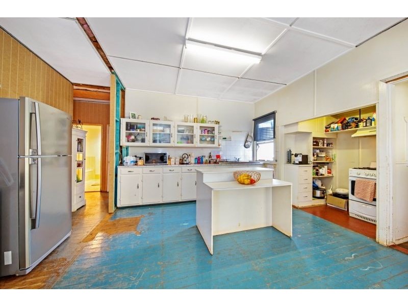 2a Welcombe Avenue, Rockville QLD 4350