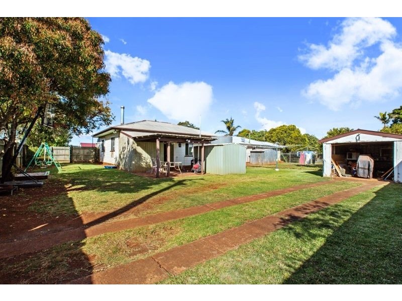 2a Welcombe Avenue, Rockville QLD 4350
